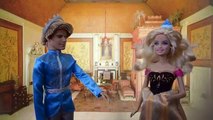 Frozen Elsa leva filhas da Barbie para Parquinho Completo em Portugues DISNEY Tototoykids