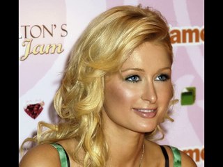 Quelle est cette star internationalement connue qui se cache derrière cette enfant