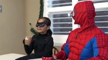 VENOM vs CATWOMAN vs SPIDERMAN Fruit Loops Breakfast Cereal Challenge Superhero Kids in Real Life-TRgu