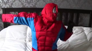 Spiderman VS Venom Bath Time Superhero in Real life-gOEti