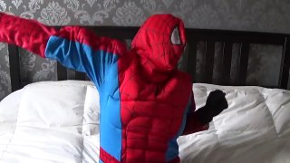 Spiderman VS Venom Bath Time Superhero in Real life-gOEti