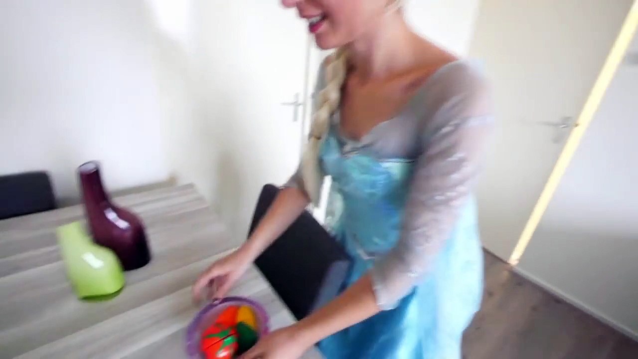 Elsa's Baby POOPS Vegetables Spiderman & Frozen Elsa! w_ Doctor Joker Superman Superhero Baby Video-k