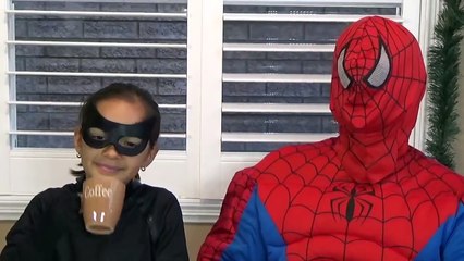 VENOM vs CATWOMAN vs SPIDERMAN Fruit Loops Breakfast Cereal Challenge Superhero Kids in Real Life-TRgu_g