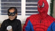 VENOM vs CATWOMAN vs SPIDERMAN Fruit Loops Breakfast Cereal Challenge Superhero Kids in Real Life-TRgu_g7Lv