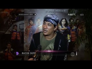 Alami Cedera, Bucek Depp Berjalan Menggunakan Tongkat