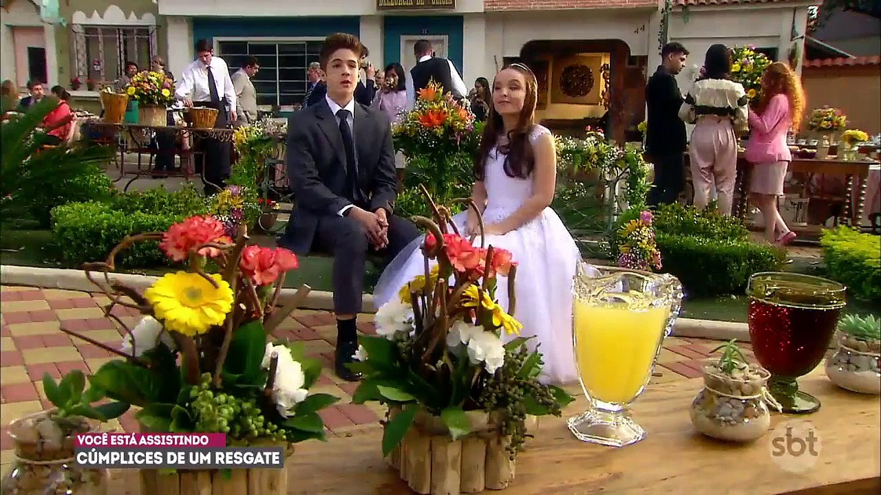 MANU E JOAQUIM DAO O PRIMEIRO BEIJO