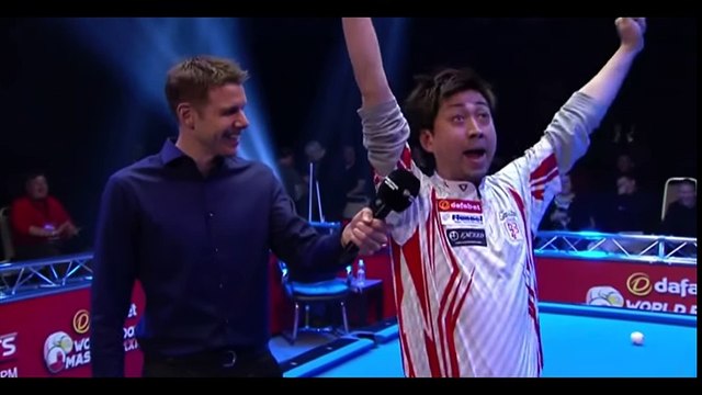 Un joueur de billard japonais répond à côté des questions posées en anglais