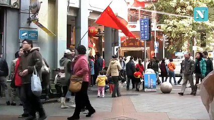 Il quitte sa famille pour vivre avec …sa poupée en silicone. Vous n’allez pas en revenir !