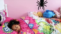 GIANT SPIDERS ATTACK GIRL COMPILATION MOVIE - Toys AndMe Skit-SKkK83l