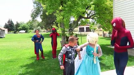 下载视频: Superman Supergirl Super BABY vs Maleficent Spidergirl Spider-man Elsa LOVE Joker Funny Compilation