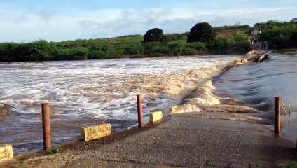 SANGROU! População comemora cheia em rio no Sertão