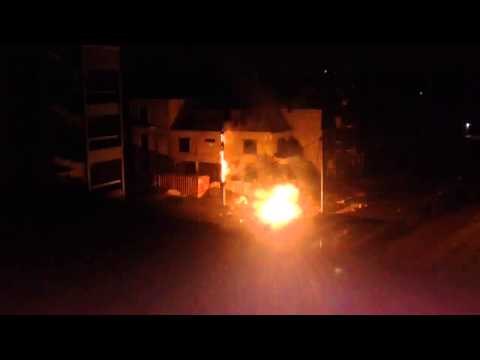 Incroyable - Regardez comment un Poteau de la Senelec prend dangereusement feu au quartier de Ouakam