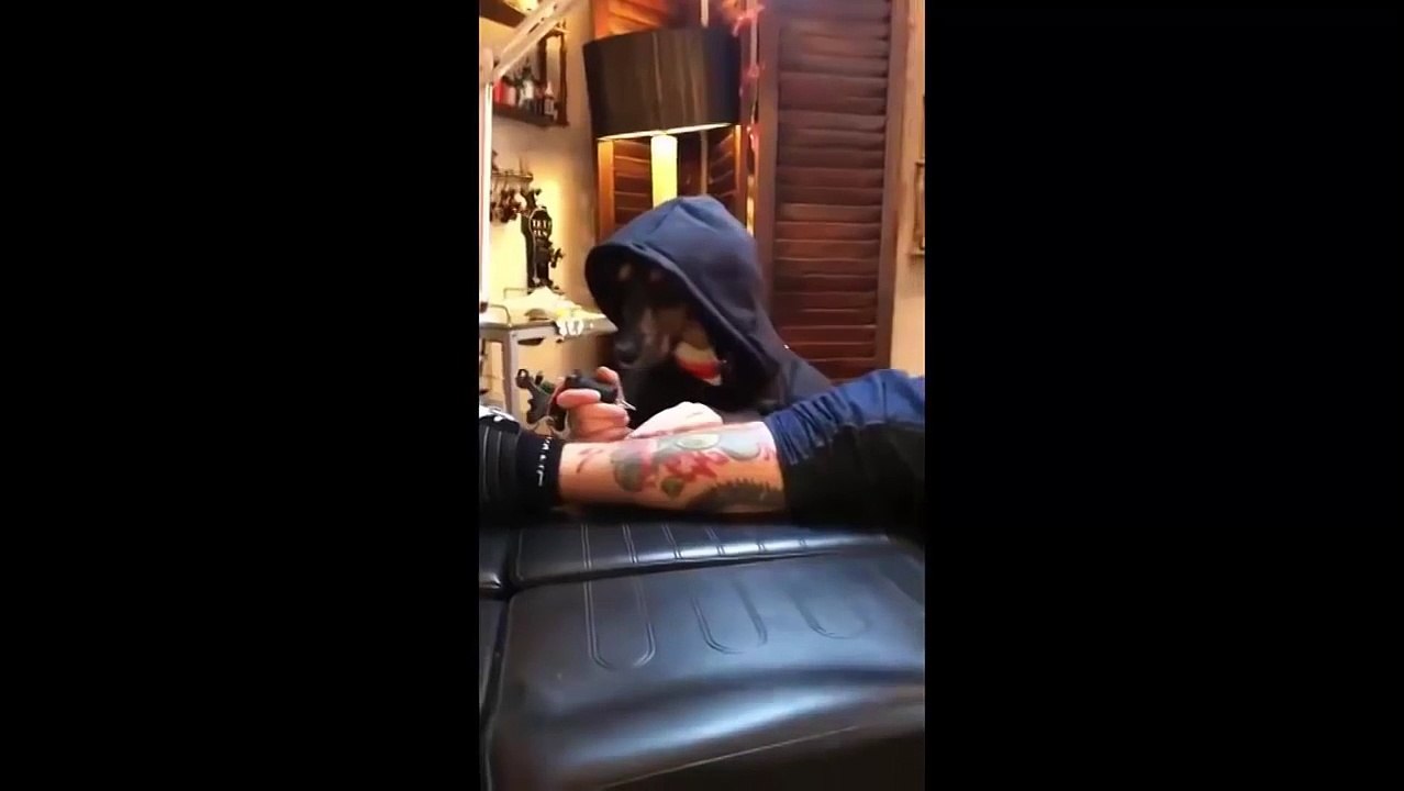 Unusual Tattoo master
