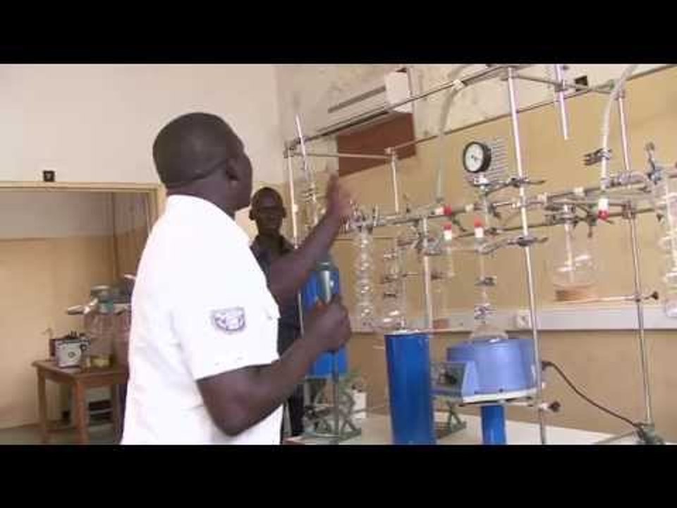 A la découverte du Labo Carbone 14 Du chercheur CHEIKH ANTA DIOP