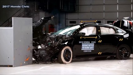 2017 Toyota Corolla Vs 2017 Honda Civic - Crash Test
