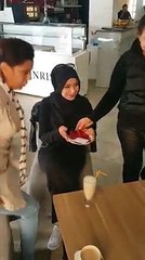 شاب تونسي يطلب يد صديقته بطريقة مميزة
