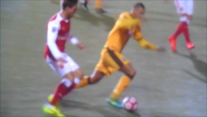 Craig Eastmond's Hilarious Dive vs Arsenal! 🚫