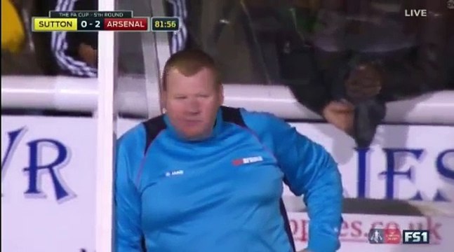 Wayne Shaw s'enfile un gros sandwich tranquille en plein match contre Arsenal !