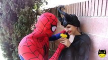 Joker Kissed Pink Spidergirl Superhero Fun vs Spiderman KISSES Maleficent! Frozen Elsa Bad Baby