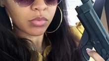 Karina insulte un de ses ex, aussi ex footballeur qui le menacait de divulguer les photos où elle est nue