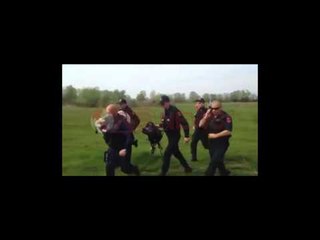 Policia  në vendin ku u rrëzua helikopteri