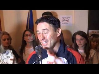 Shkodër, kosovari thyen rekord, mban topin me kokë për 50 minuta- Ora News- Lajmi i fundit-