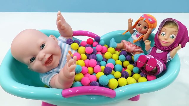 Baby Doll potty training Masha eat & poop Potty fun bath with foam ماشا و الدب