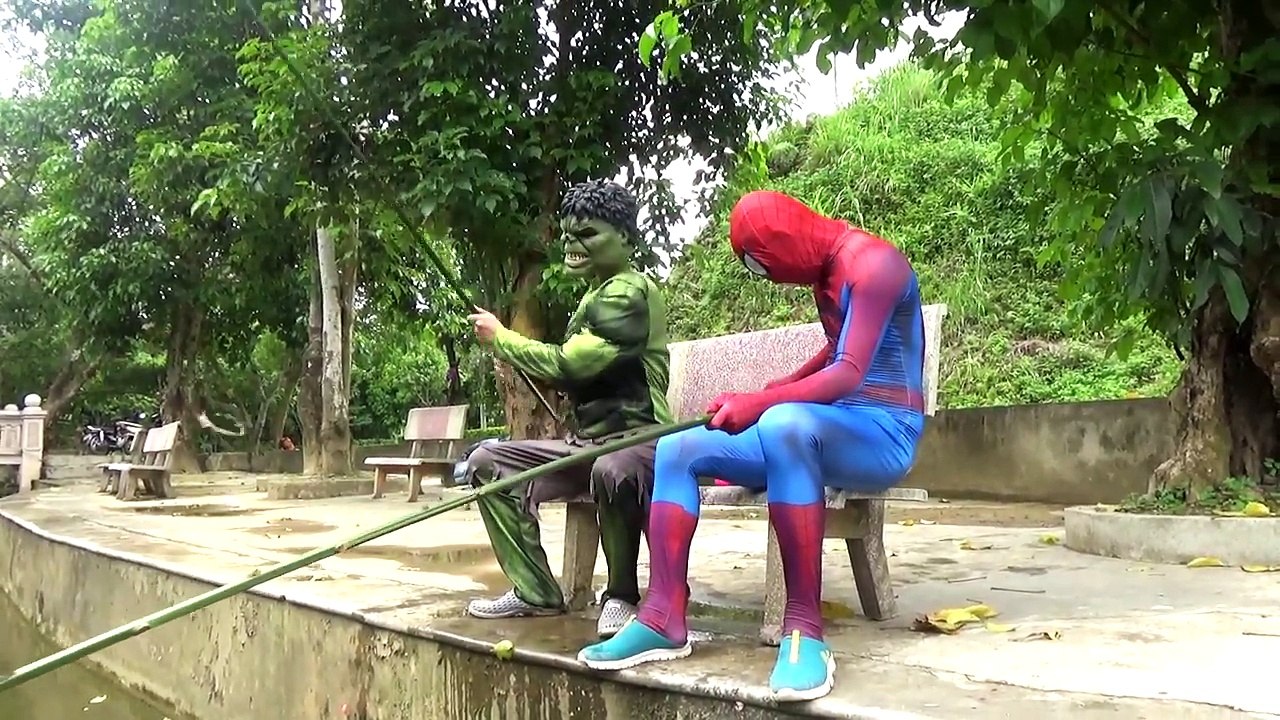 Spider-Man vs Embarazada Congelado Elsa vs Bebés y Médico de Maléfica ! La Diversión De Los Superhéroes De Película Que