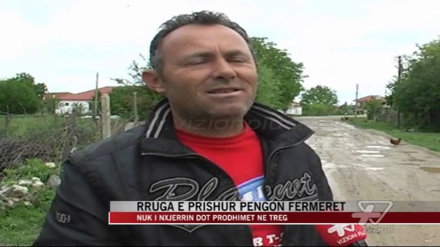 Rruga e prishur pengon fermeret - News, Lajme - Vizion Plus
