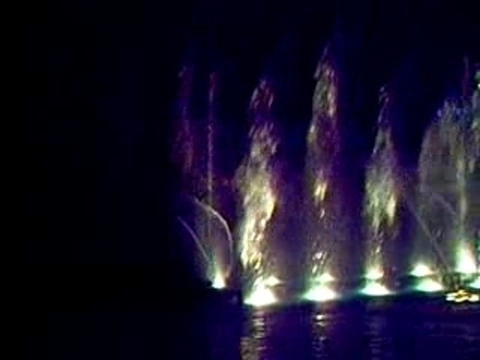 futuroscope vrai spectacle de jet d'eau