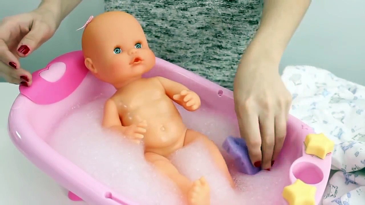 Baby Doll Bathtime Nenuco Baby Girl Change Diaper How to Bath a Baby Toy Videos