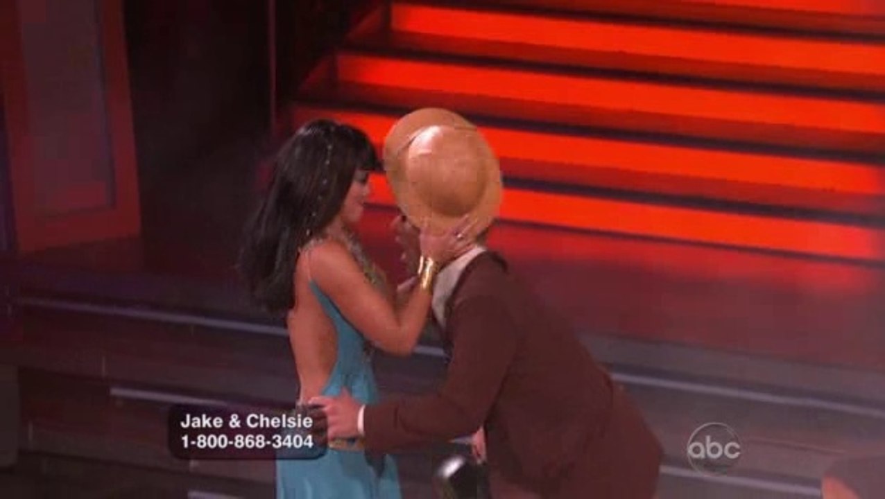 Jake Pavelka & Chelsie Hightower - Quickstep