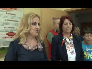 Lajme - Nxënësit e shkollës Kelmend Rizvanolli vizitojnë Kryqin e Kuq