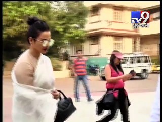 Download Video: BMC Polls 2017 : Actress Rekha casts her vote - Tv9 Gujarati