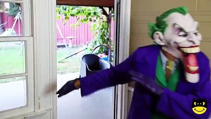 VAMPIRO Frozen Elsa y Anna BROMA! w/ Spiderman Joker Cárcel Hulk Rapunzel Mini Juguetes! Superhe