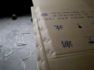 0906389234 - MÁY DẬP GHIM thùng carton