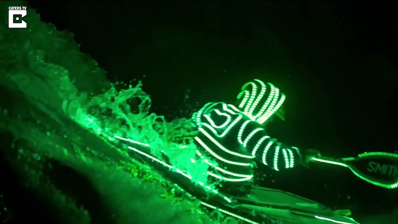 Incredible LED Kayaking In the Dark-spyZtkpr3cA