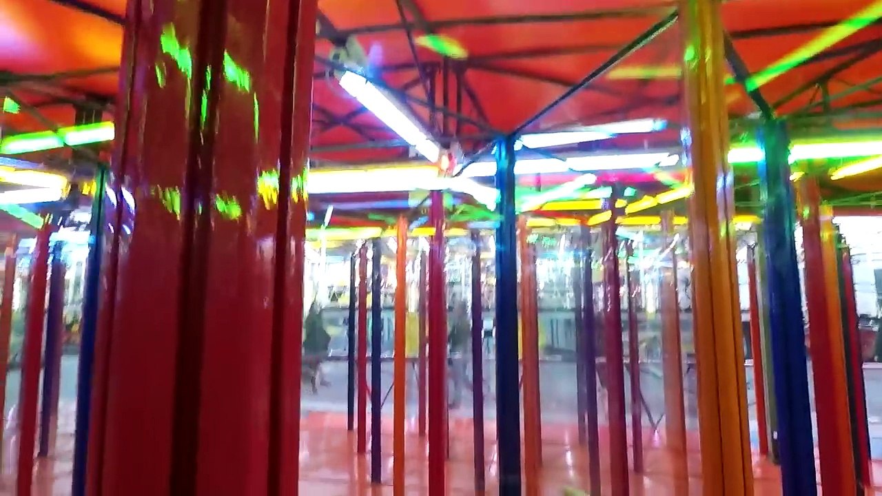 LUNA PARK INSIDE  - On a filmé dans les attractions !-oGA8_4vdL9M