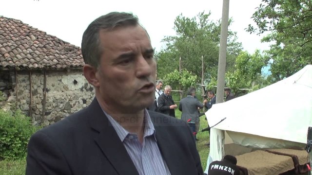 Iu prishën shtëpitë nga erozioni, ndihmë nga emergjencat - Top Channel Albania - News - Lajme