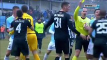 Foot : Cible d'attaques racistes, un footballeur quitte le terrain en larmes !