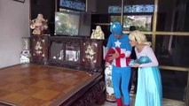 Congelados Elsa carreras de Caballos vs Joker moto de Spiderman en la vida real de la diversión de 