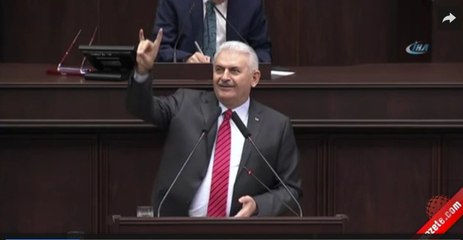 Başbakan Yıldırım'dan, bozkurt işareti