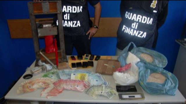 AVIONI ME DROGE NGA SHQIPERIA NE ITALI, ZBULOHEN SHQIPTARE TE TJERE TE PERFSHIRE