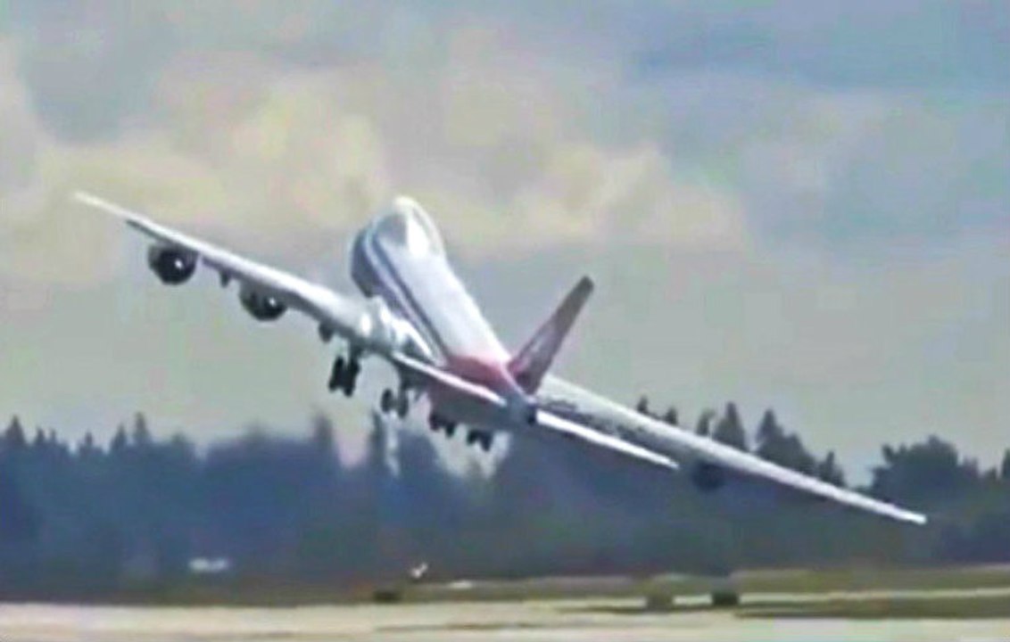 Crazy Strong Winds Make Plane Almost Crash During Takeoff