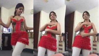 Sexy girl mujra in home 2017,Mujh main asi kya hai khoobi