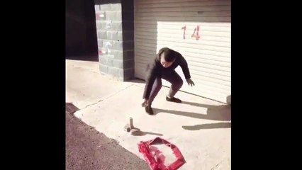 Il ne faut faire peur à un homme qui tente d'allumer un pétard !