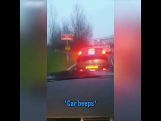 La voiture qui klaxonnait quand elle freinait malgré elle.