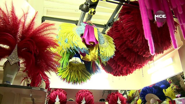 Dans les coulisses du Moulin Rouge, la référence mondiale du French Cancan