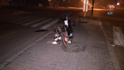 Konya) Otomobil Motosiklete Çarptı: 1 Yaralı