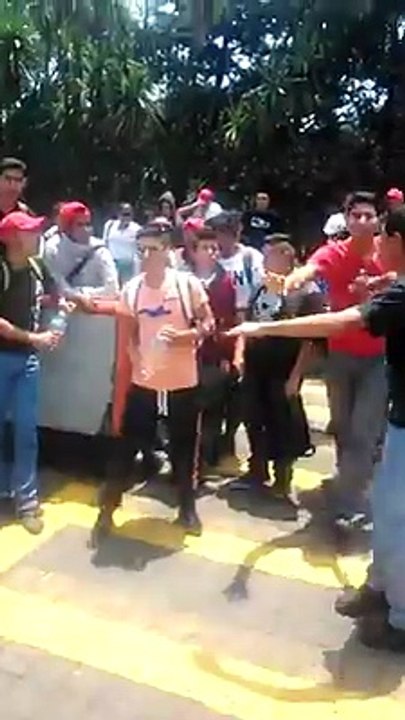 Bravucon recibe su merecido 2 parte